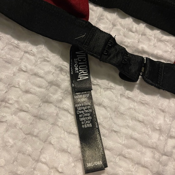 Victoria Secret - Victoria Sport Maroon Sports Bra - Picture 3 of 3